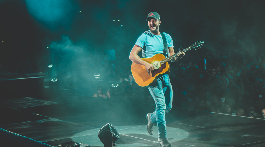 Luke Bryan live performance